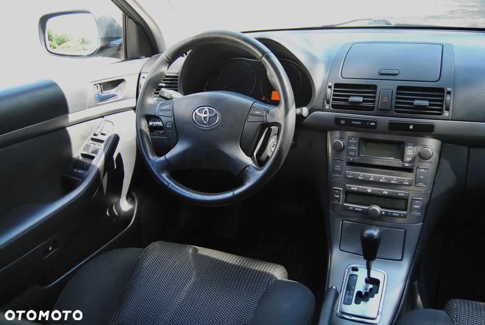 Toyota Avensis 1.8 VVT-i Automatik Sol - 11