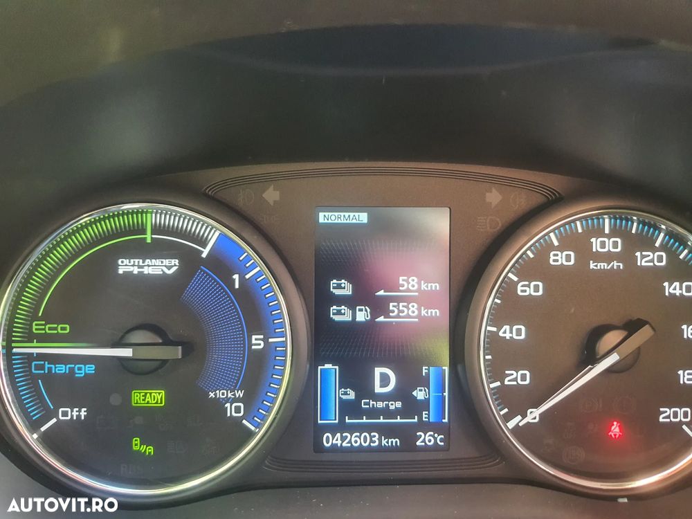 Mitsubishi Outlander 2.4 4WD Diamant+ - 24