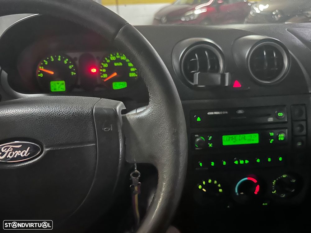 Ford Fiesta 1.4 Ghia - 10