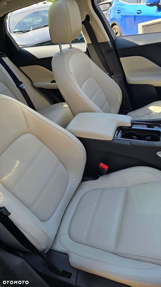 Jaguar F-Pace 2.0 P250 mHEV AWD R-Dynamic Black - 6