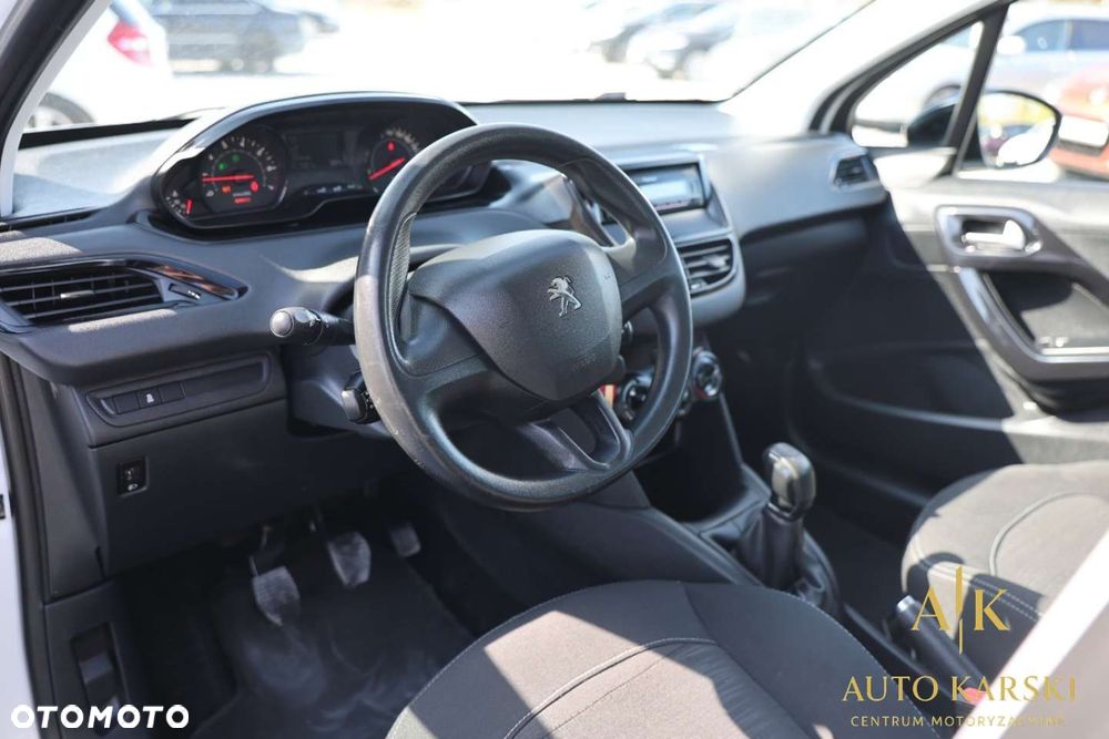 Peugeot 208 - 17