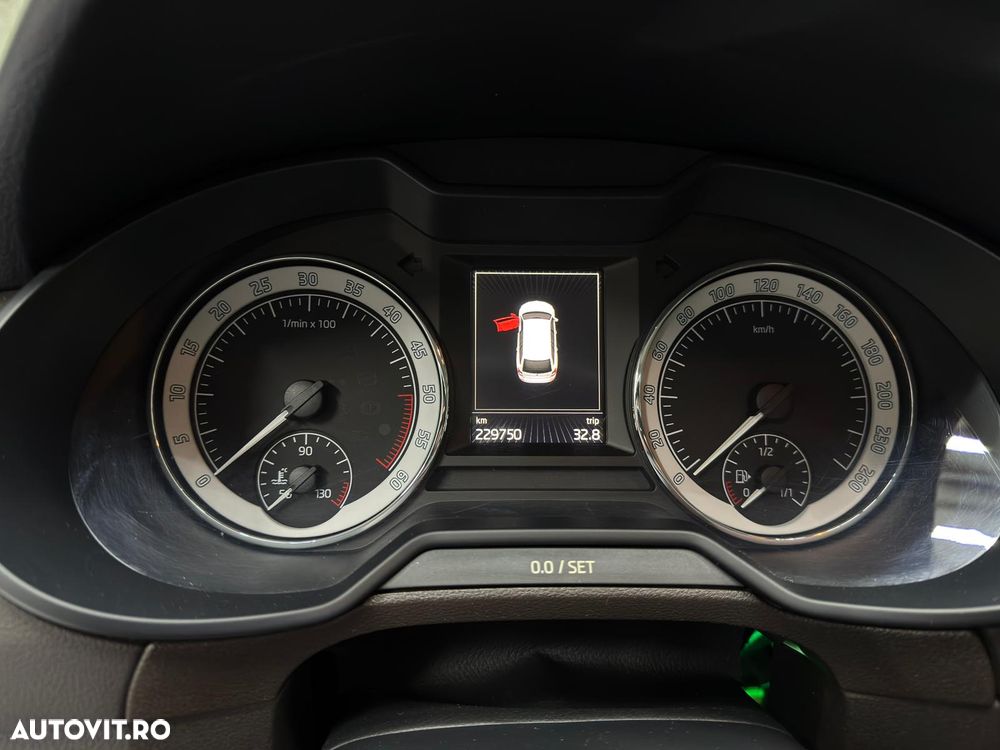 Skoda Octavia Combi Diesel 2.0 TDI 4X4 DSG Laurin&Klement - 11