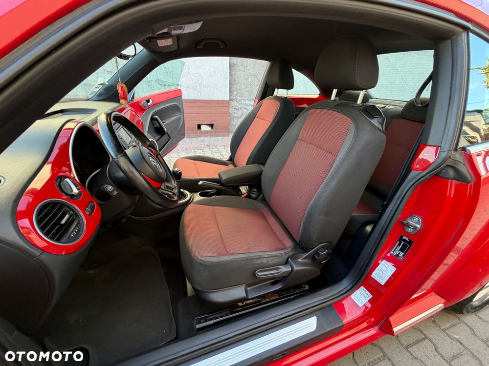 Volkswagen New Beetle - 24