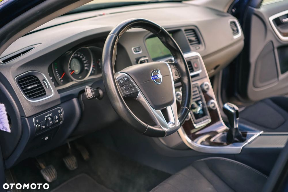 Volvo V60 D4 Drive-E Momentum - 28