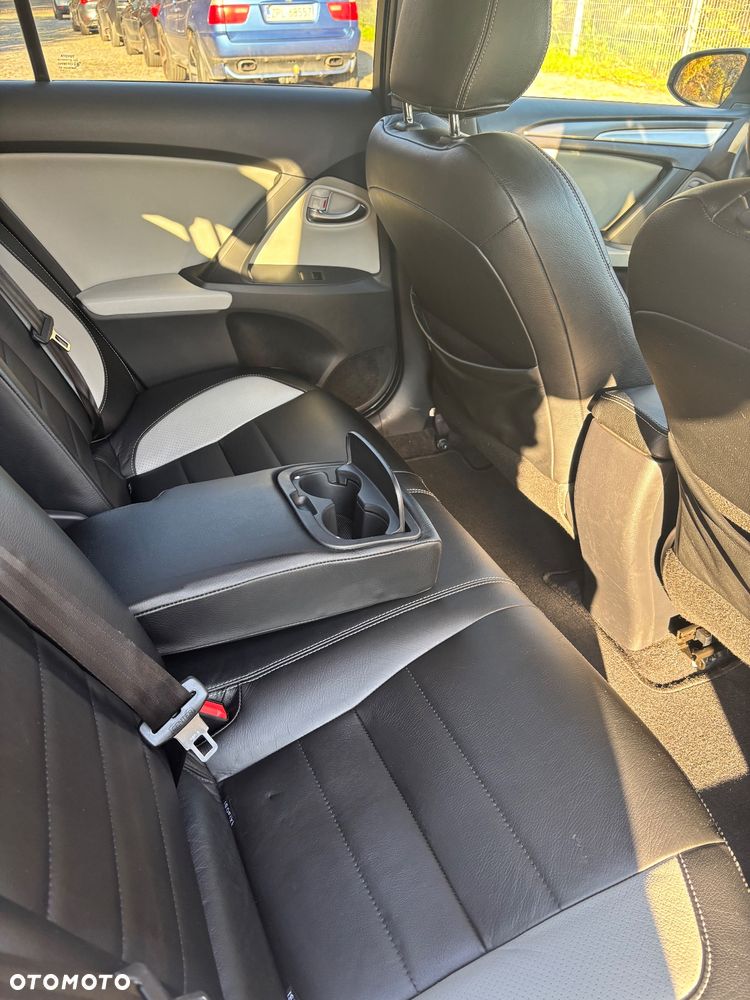 Toyota Avensis 1.8 Active MS - 21