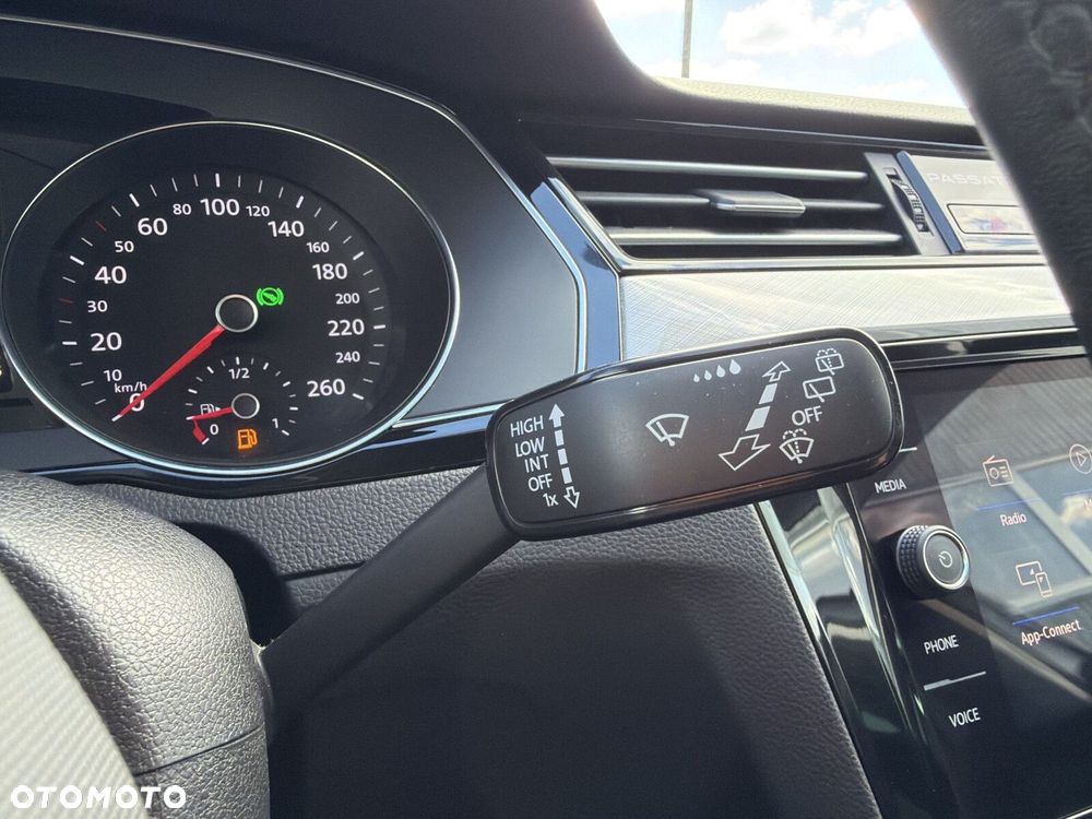 Volkswagen Passat - 26