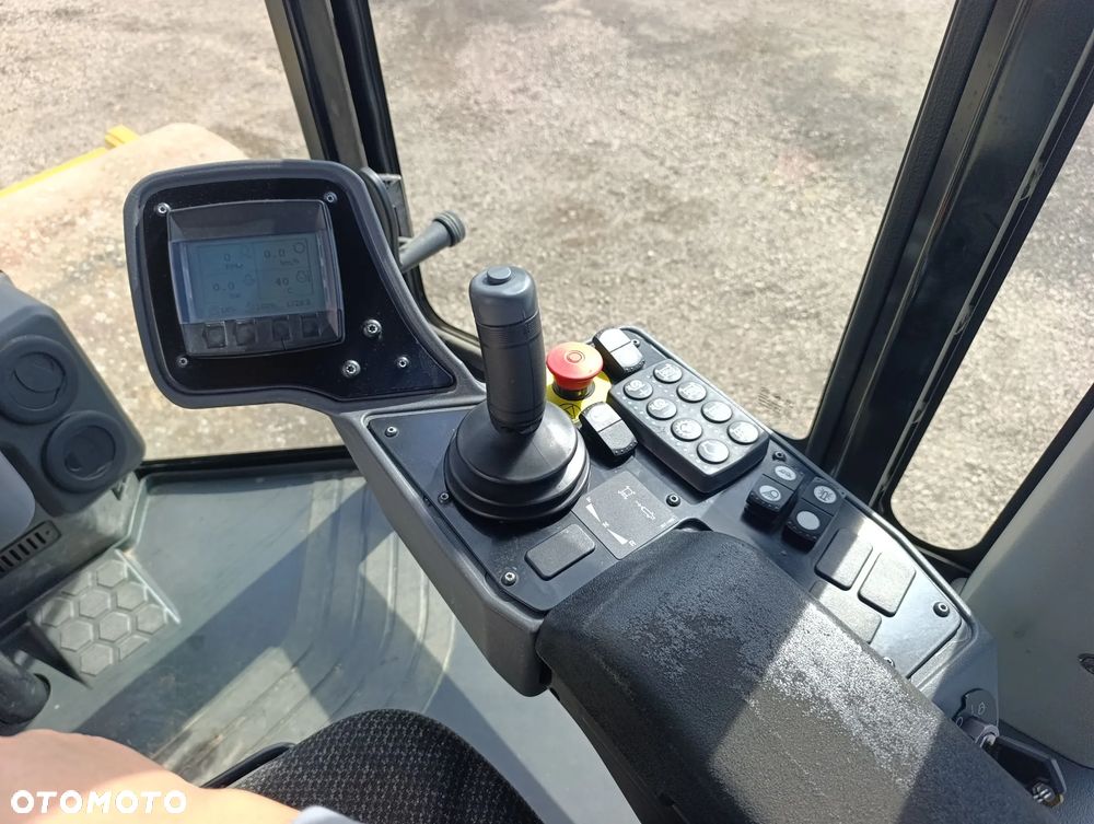 Caterpillar CAT CS64B walec drogowy wibracyjny CAT CS64 B - 7