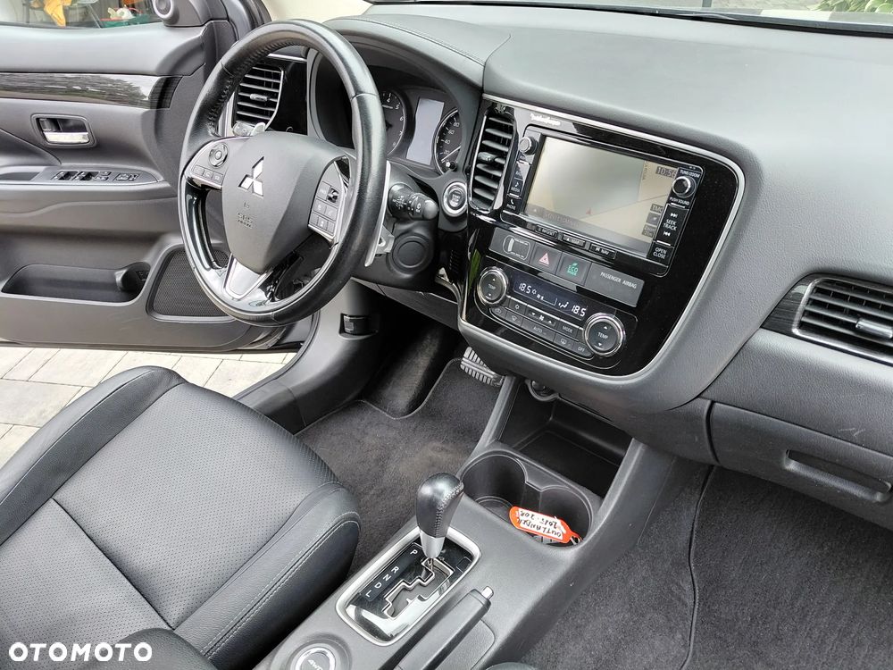 Mitsubishi Outlander 2.0 Instyle SDA 4WD CVT - 28