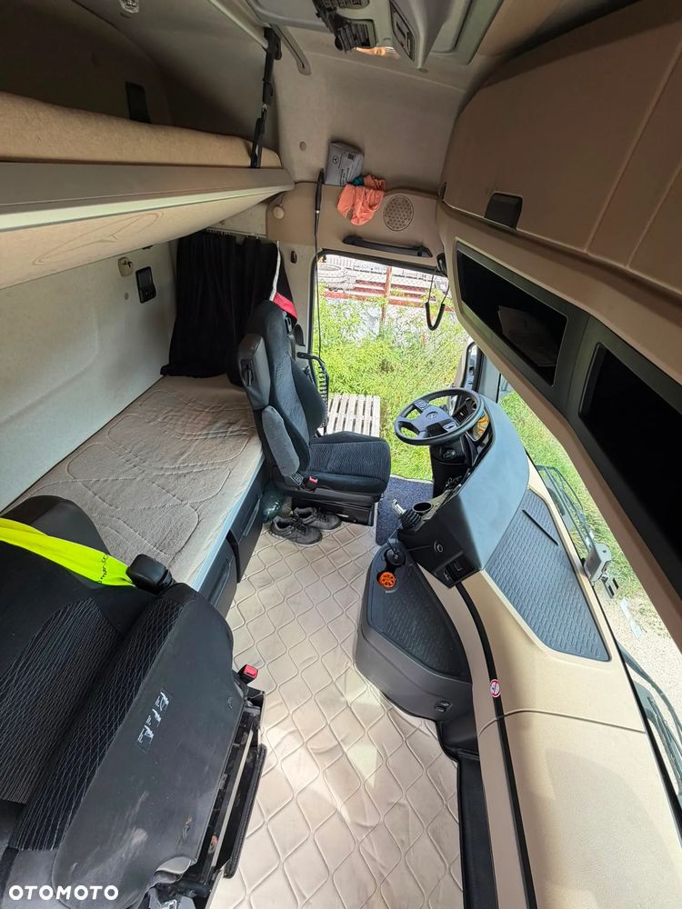 Mercedes-Benz ACTROS - 11