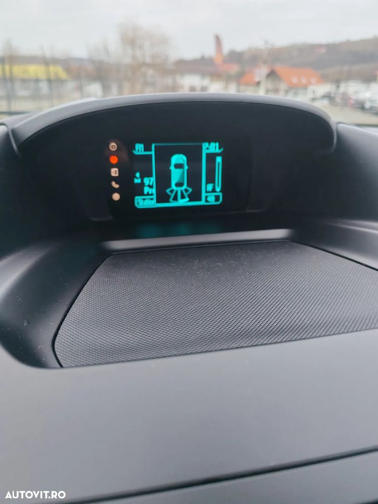 Ford Kuga 1.6 EcoBoost 2x4 Titanium - 24