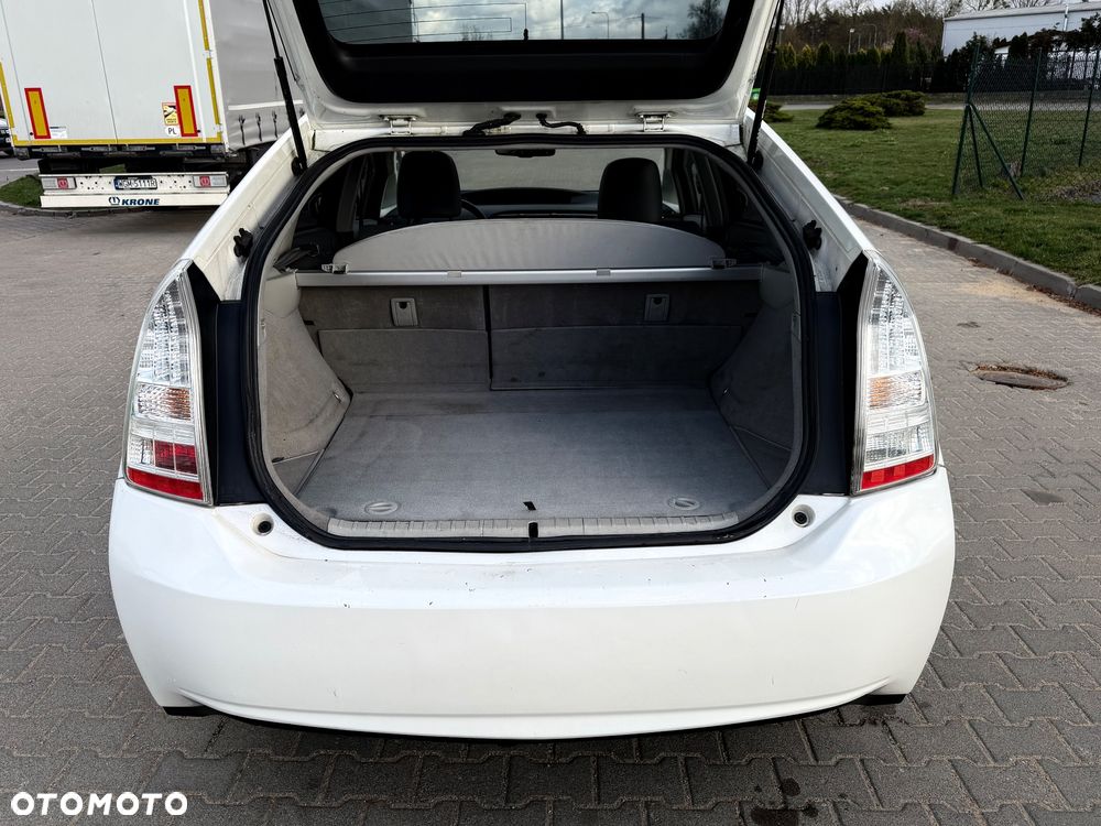 Toyota Prius 1.8 HSD Prestige - 24