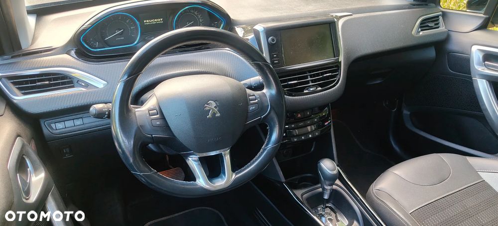 Peugeot 2008 1.2 Pure Tech GPF Allure S&S EAT6 - 14