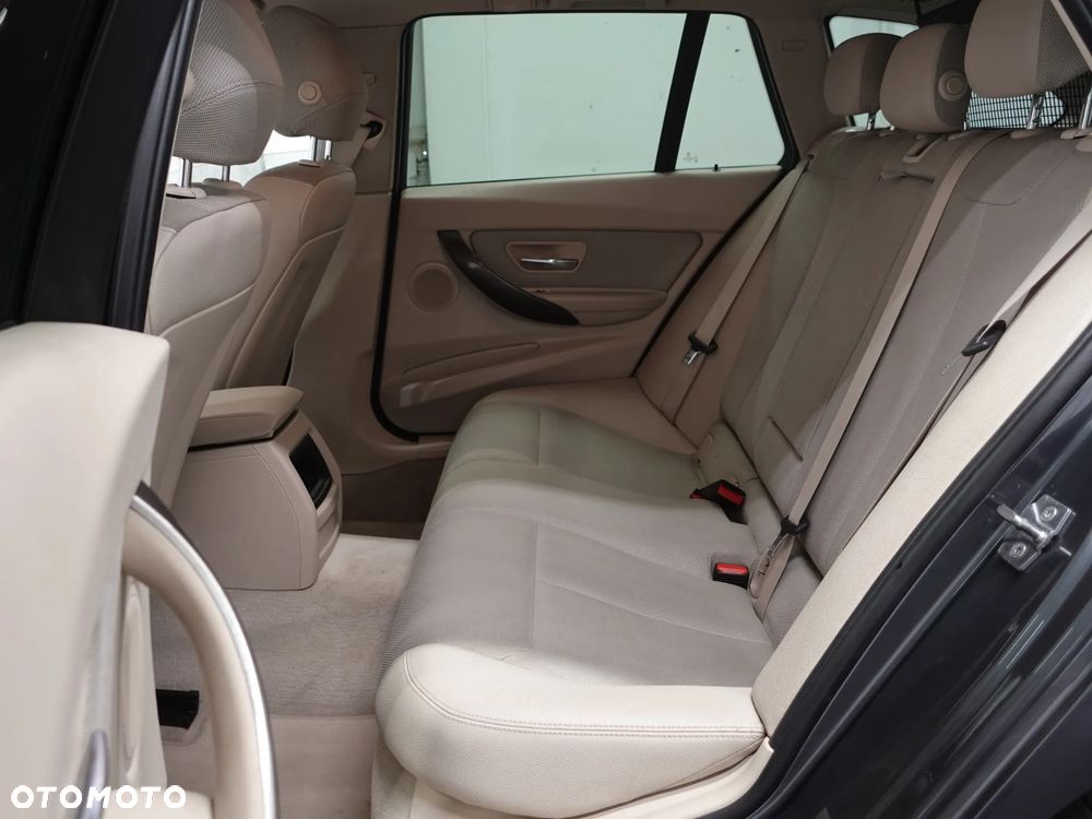 BMW Seria 3 320d xDrive Modern Line - 20