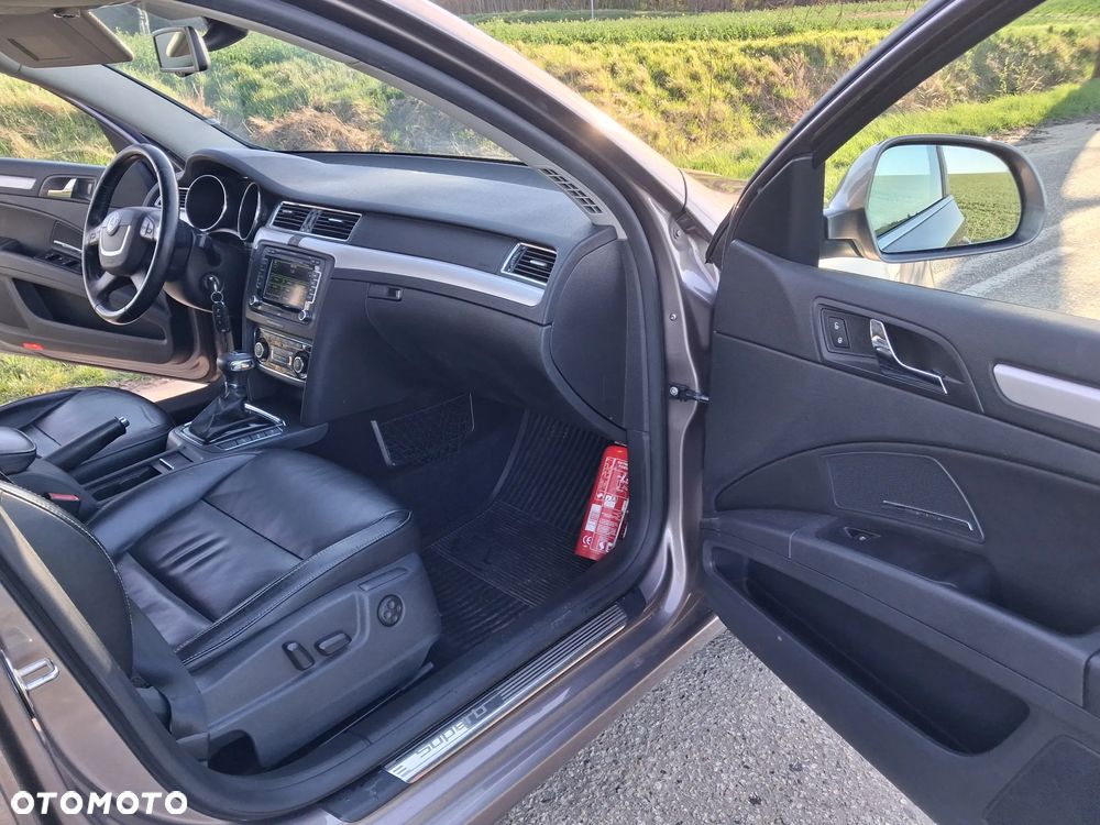 Skoda Superb 2.0 TDI DSG Ambition - 9