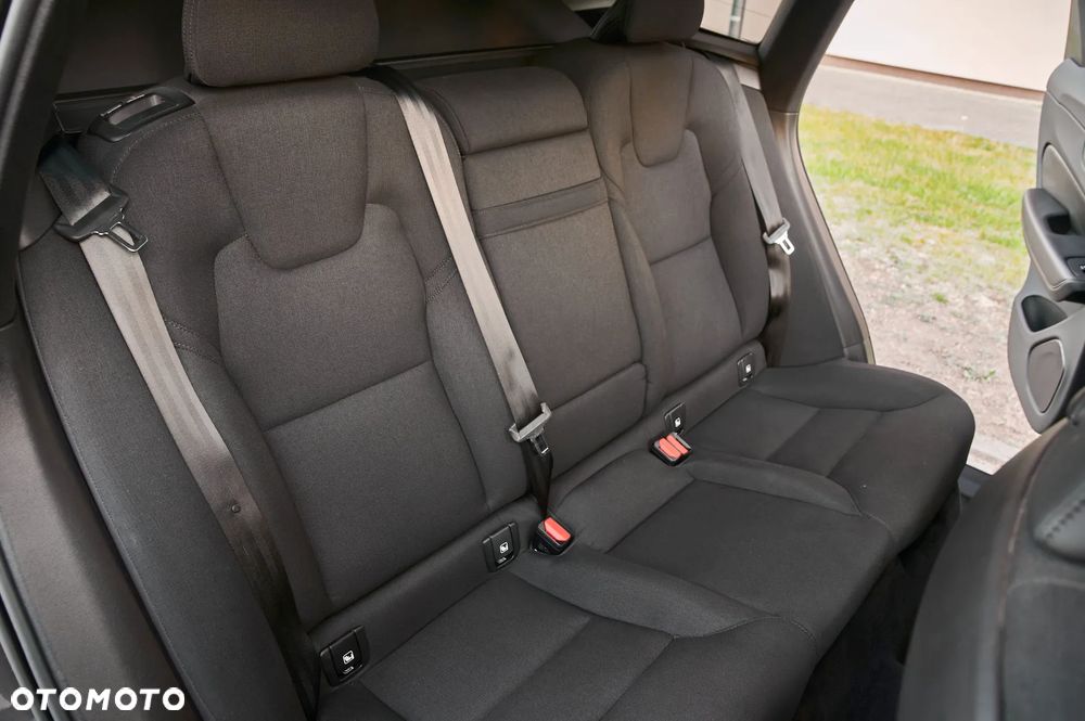 Volvo XC 60 B4 D Geartronic Momentum Pro - 25