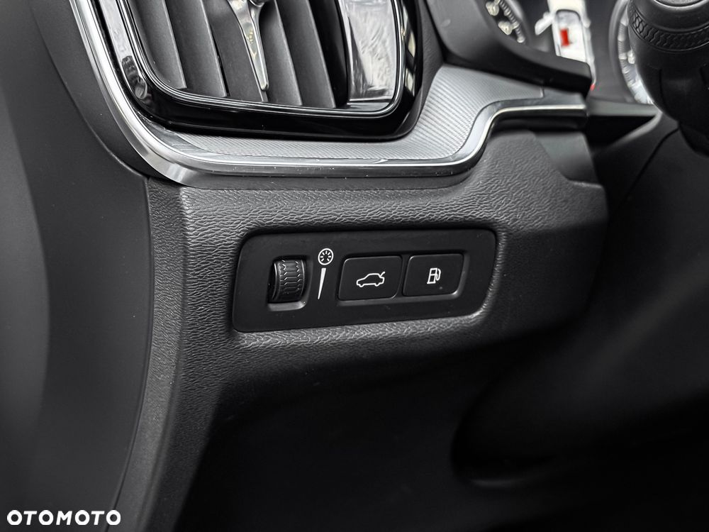 Volvo V60 T8 AWD Recharge Geartronic RDesign - 34