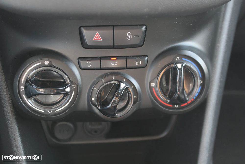 Peugeot 208 - 13