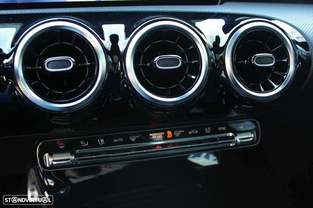 Mercedes-Benz A 200 d 8G-DCT AMG Line - 24