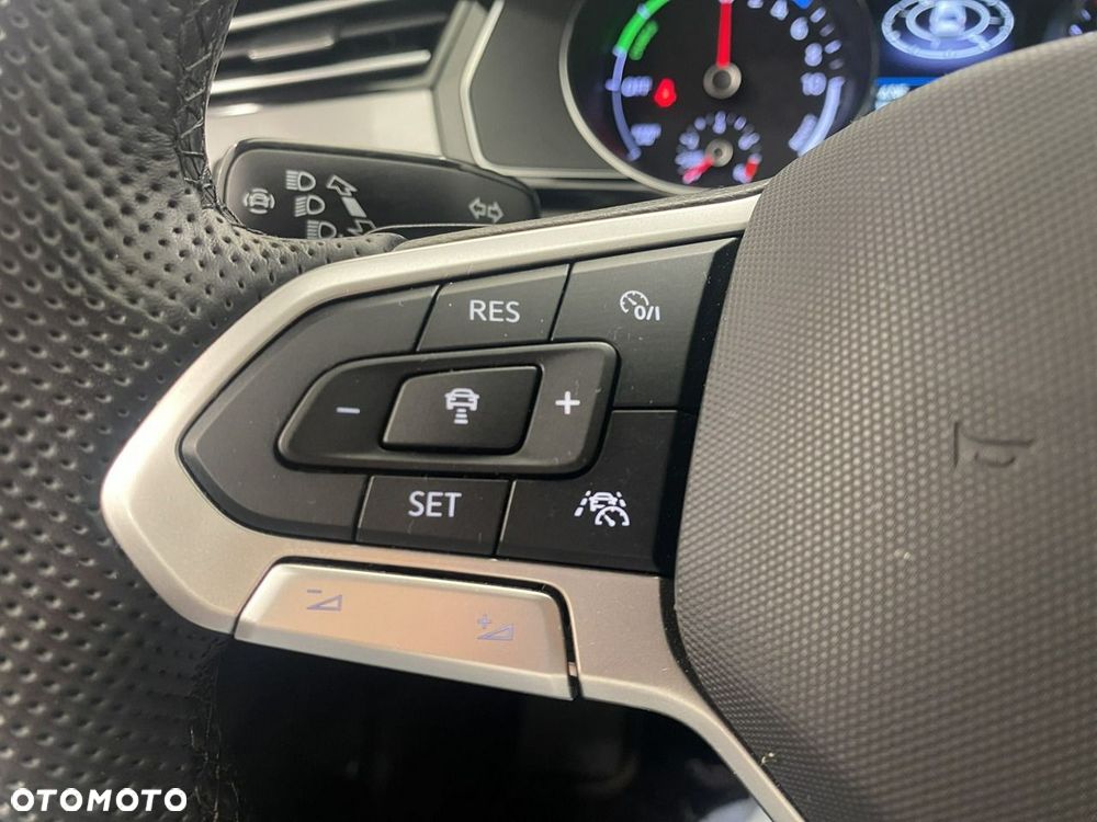 Volkswagen Passat - 22