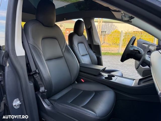 Tesla Model Y Long Range Dual Motor AWD - 10