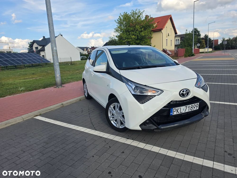 Toyota Aygo x-play touch - 2