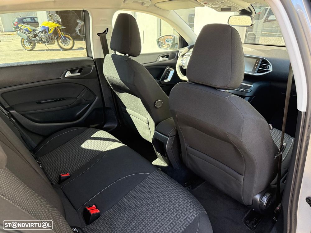 Peugeot 308 1.6 BlueHDi Allure J17 - 16