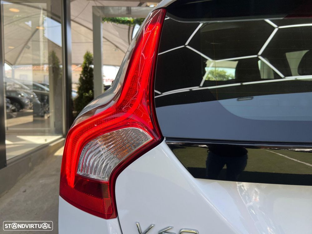 Volvo V60 2.4 D6 R-Design Sum.AWD Phev - 49