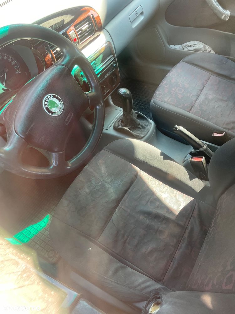 Skoda Octavia 1.6 GLX - 7