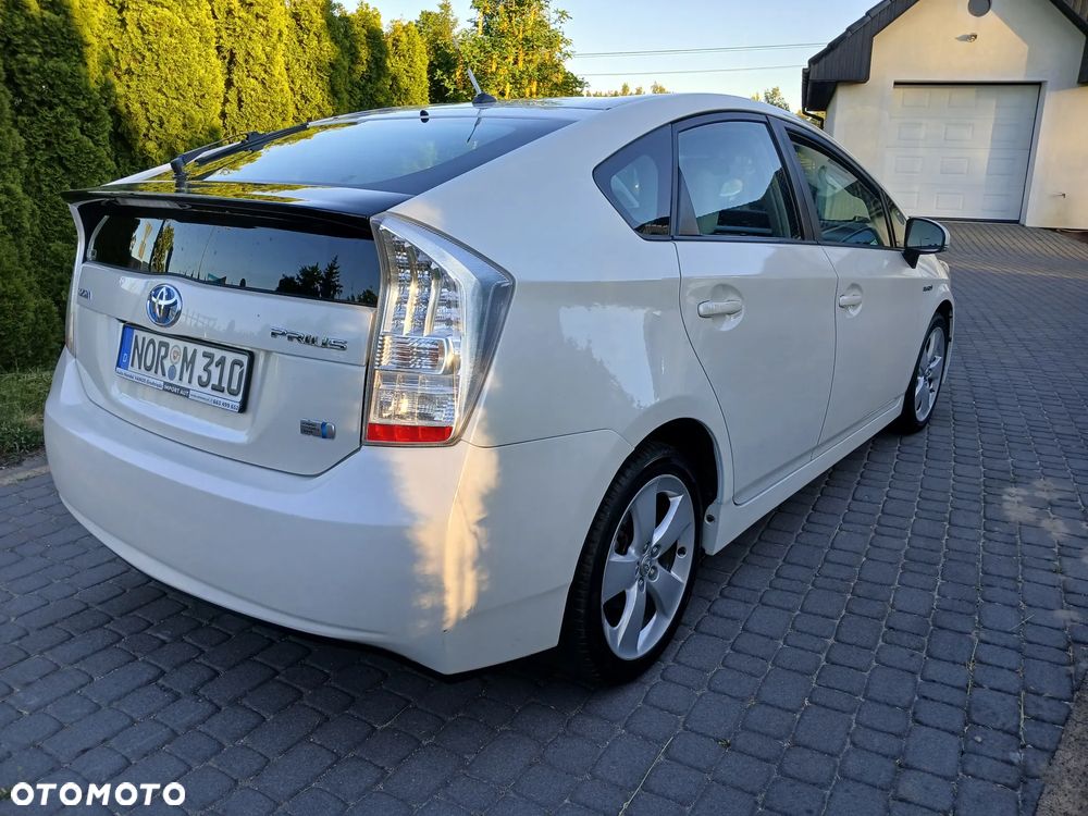 Toyota Prius (Hybrid) Executive - 9