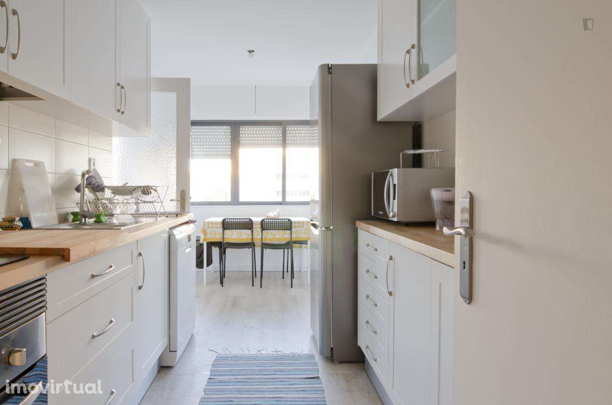 Quarto - localizado em Telheiras Lisbon - Grande imagem: 3/17