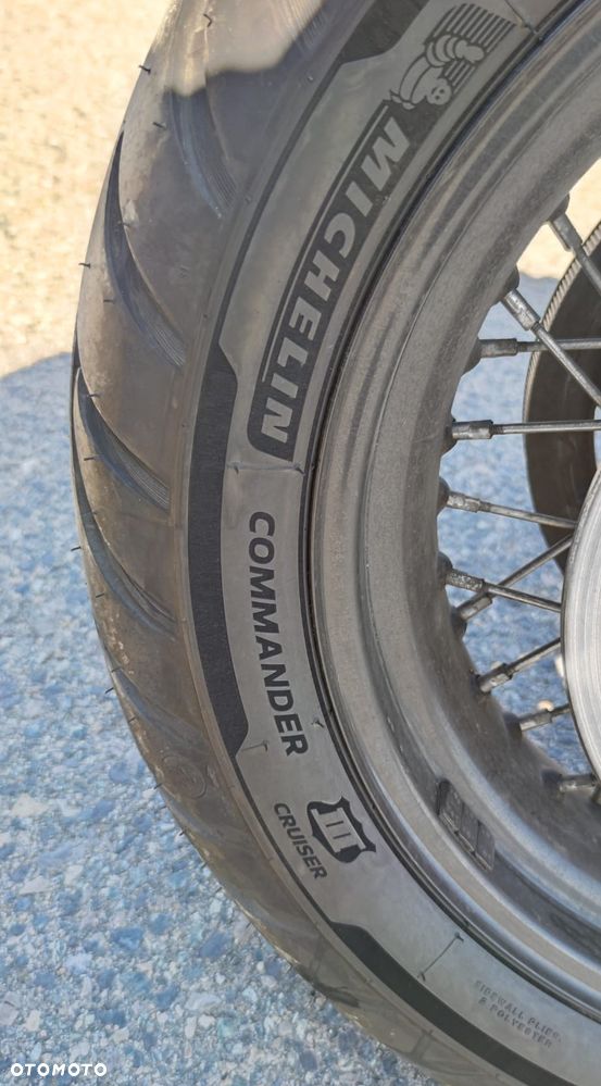 Harley-Davidson Dyna Street Bob - 11