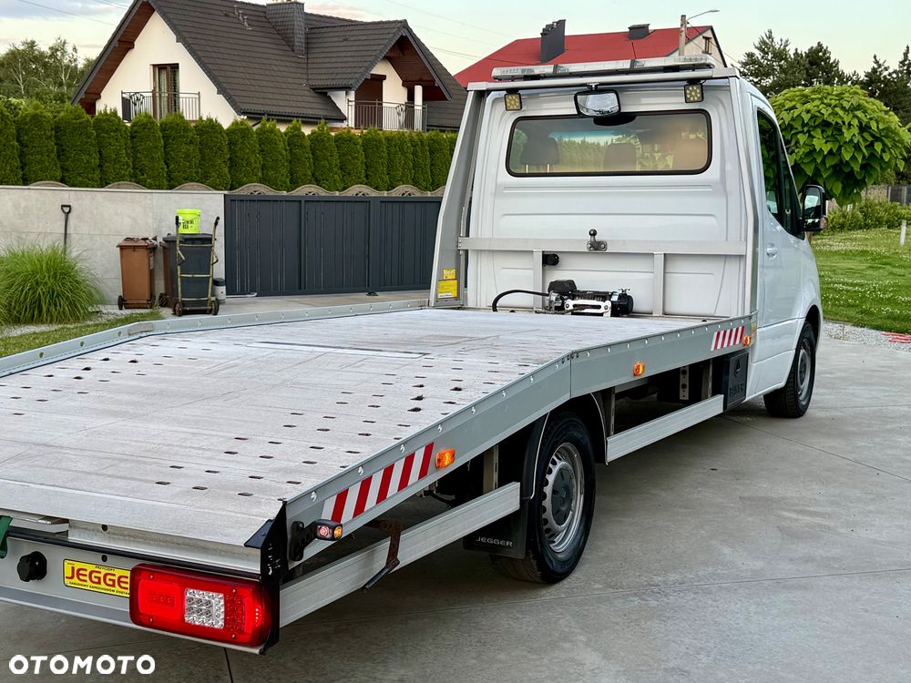 Mercedes-Benz Sprinter - 11