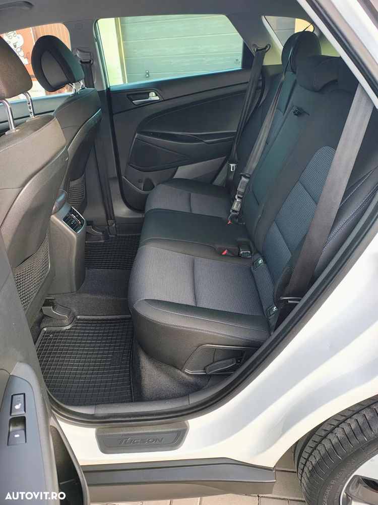 Hyundai Tucson blue 1.7 CRDi 2WD DCT Premium - 32