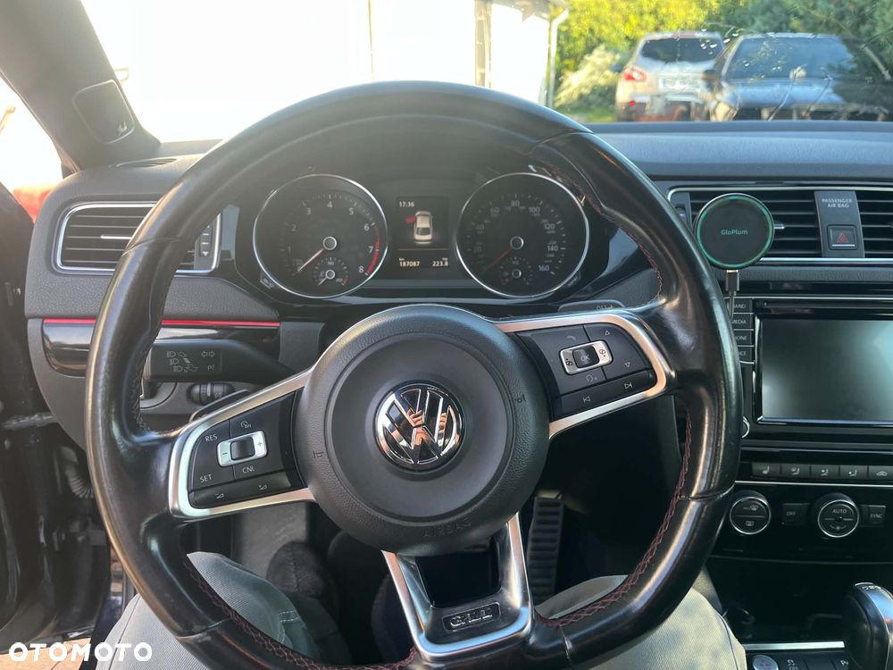 Volkswagen Jetta - 7