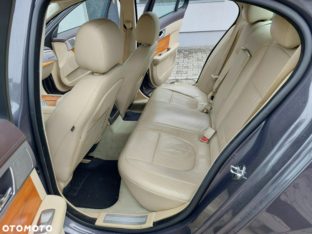 Jaguar XF 2.7 V6 D Premium Luxury - 13