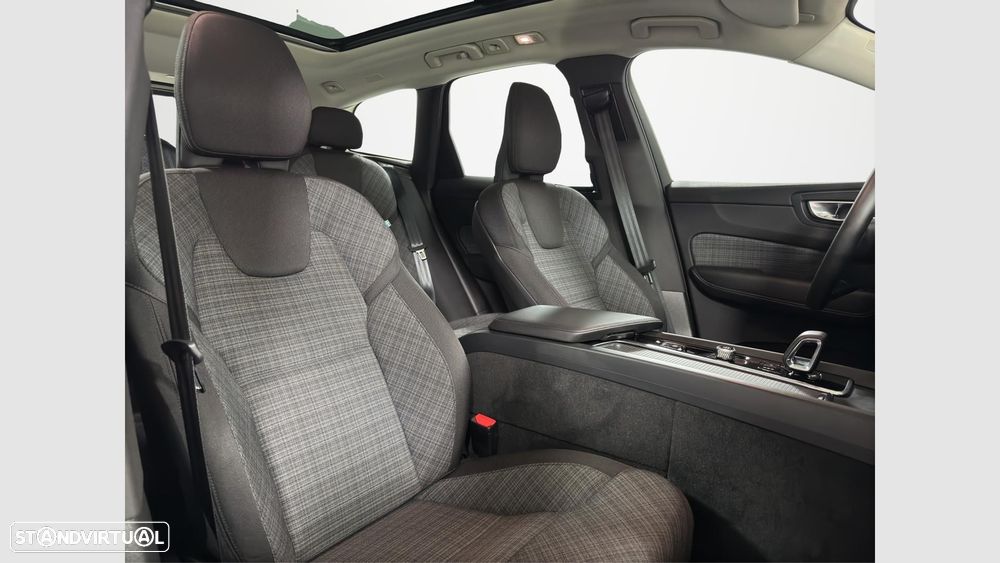 Volvo XC 60 2.0 T6 PHEV Core AWD - 16