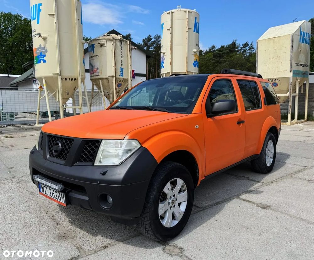 Nissan Pathfinder - 25