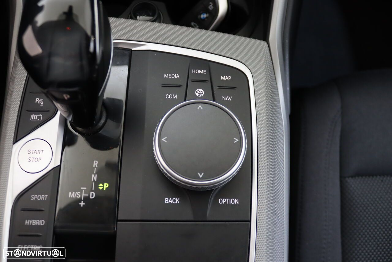 BMW 330 e Touring Corporate Edition Auto - 30