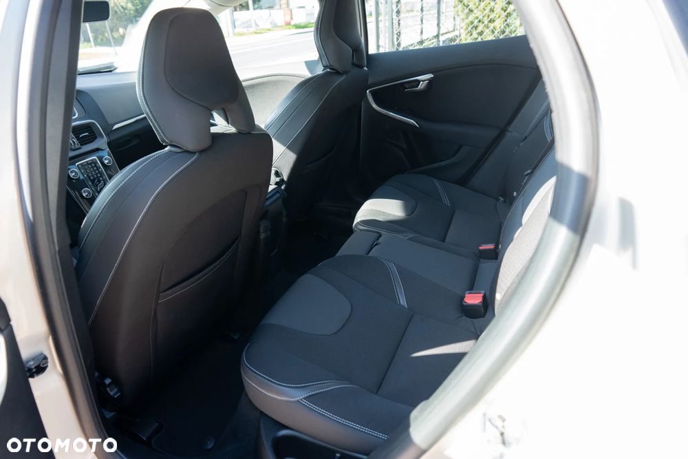 Volvo V40 T2 Drive-E Momentum - 19