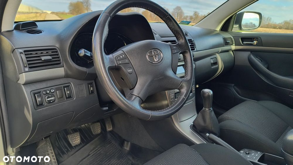Toyota Avensis - 14