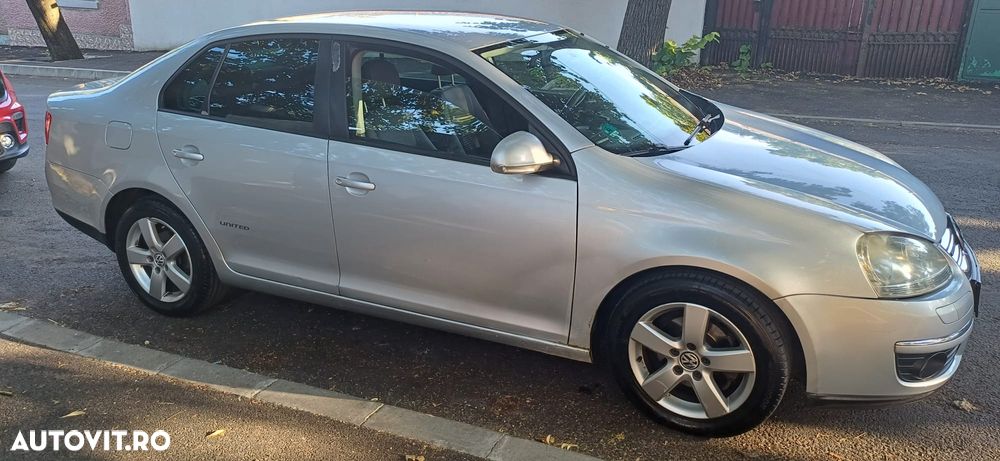 Volkswagen Jetta 1.9 TDI DPF United BlueMotion - 4
