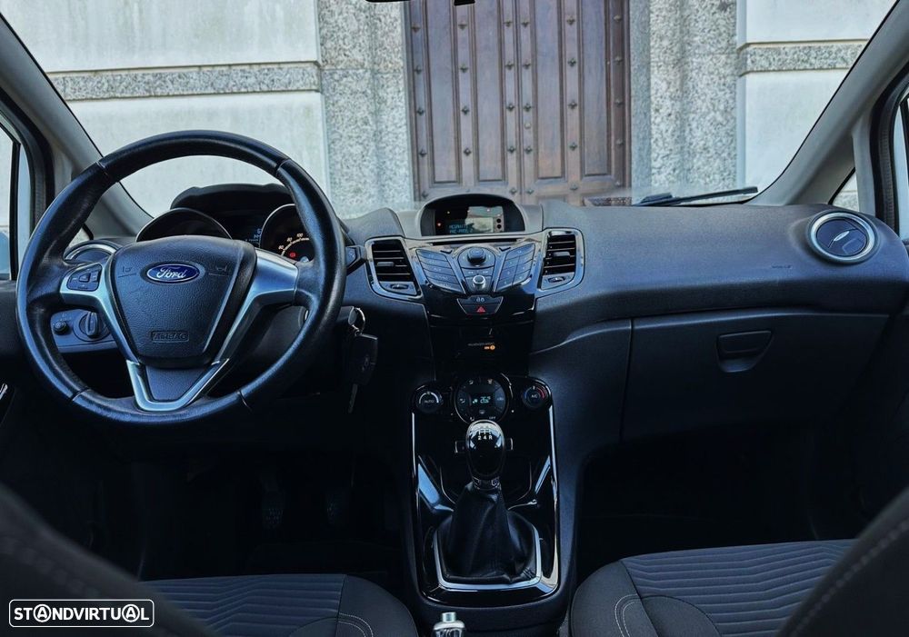 Ford Fiesta 1.0 T EcoBoost Titanium - 32