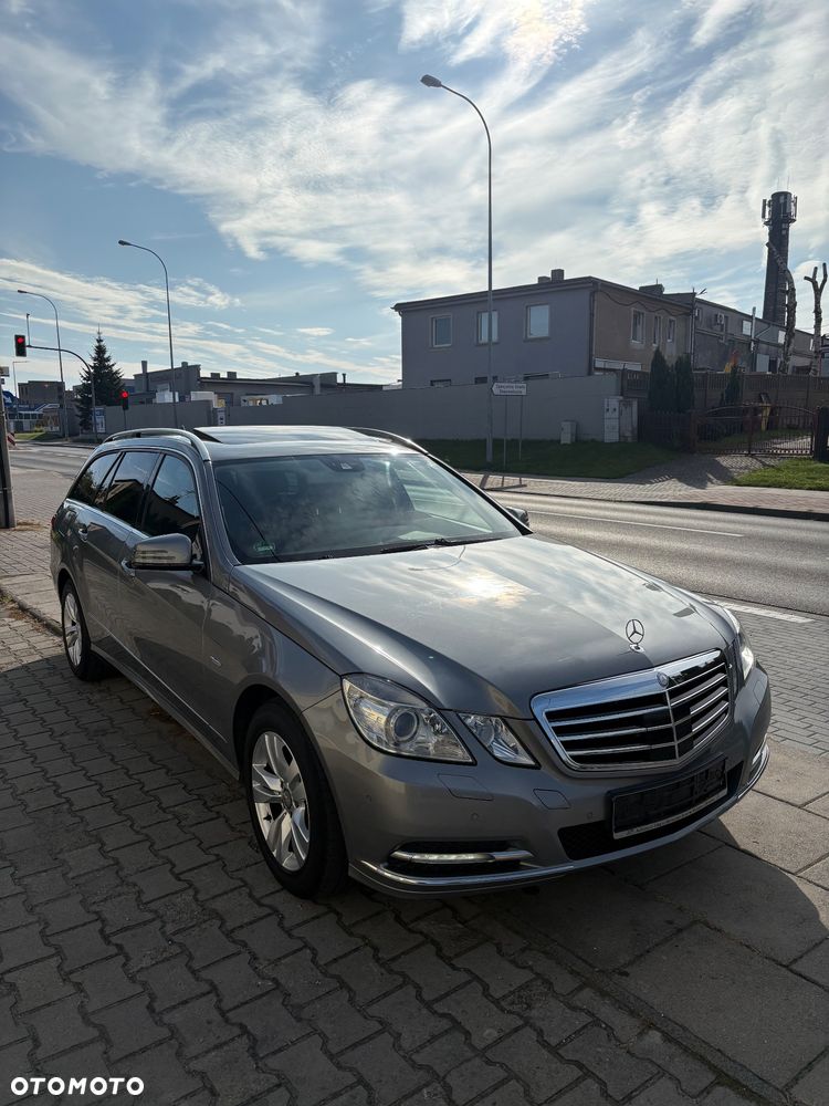 Mercedes-Benz E-Class 2010 photo 2