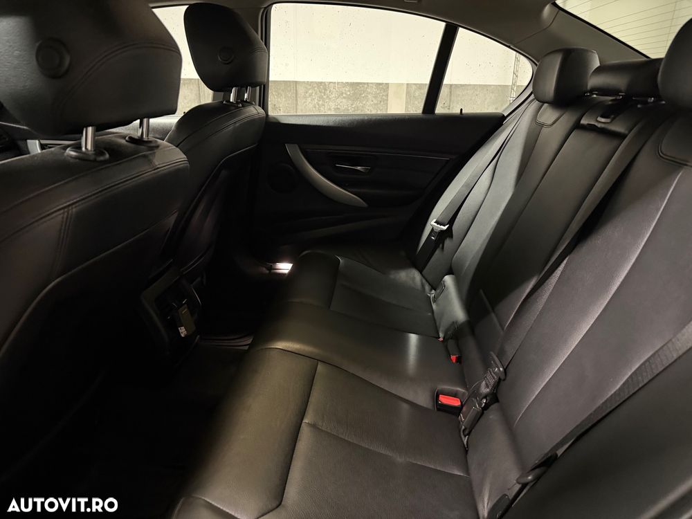 BMW Seria 3 320d Efficient Dynamic Edition Aut. Sport Line - 11