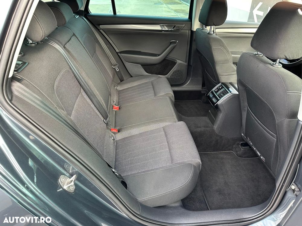 Skoda Superb 2.0 TDI Premium Edition - 11