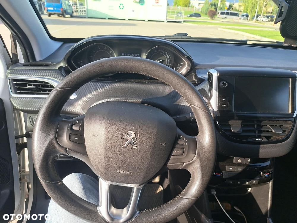 Peugeot 2008 1.2 Pure Tech Style S&S - 2