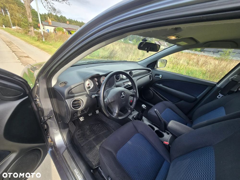 Mitsubishi Outlander - 16