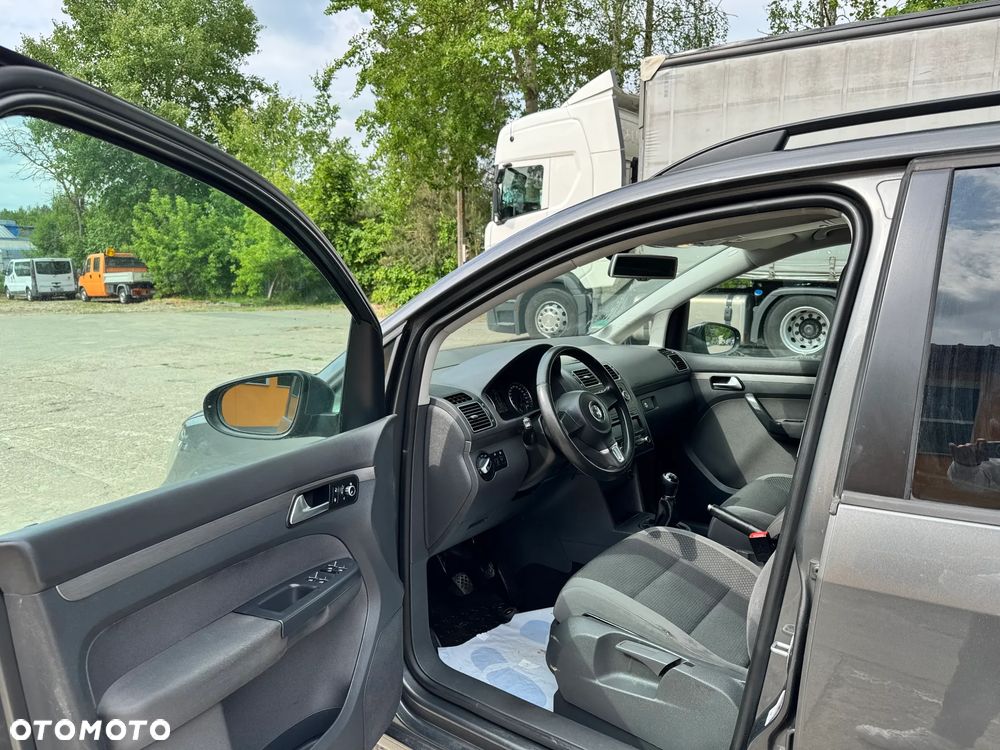 Volkswagen Touran - 9