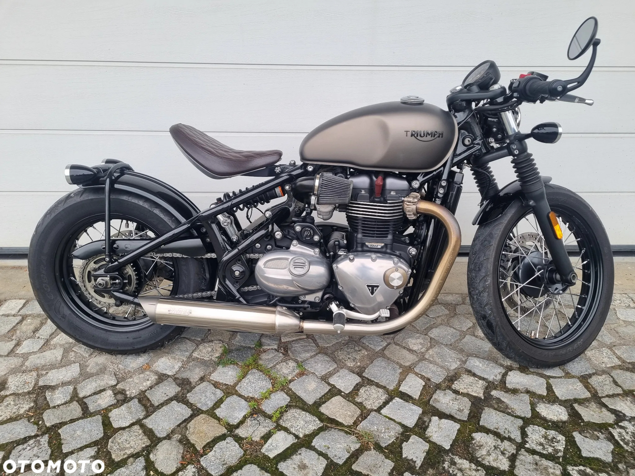 Triumph Bonneville Bobber - 4