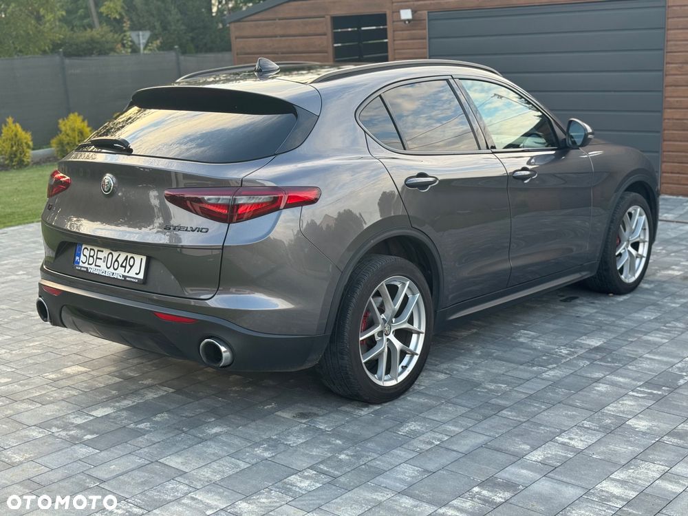 Alfa Romeo Stelvio 2.0 Turbo 16V AT8-Q4 Veloce Ti - 5